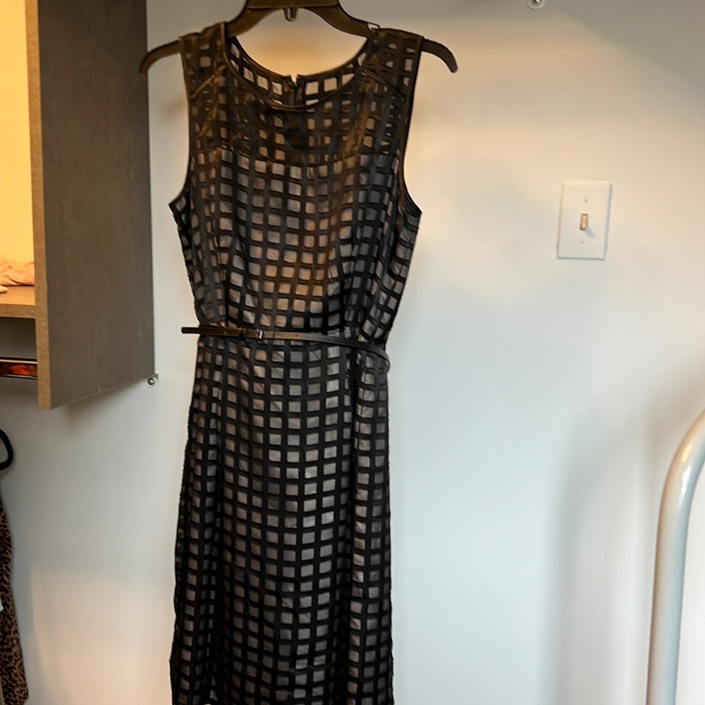 Calvin Klein Beautiful waist defined, patterned little black dress